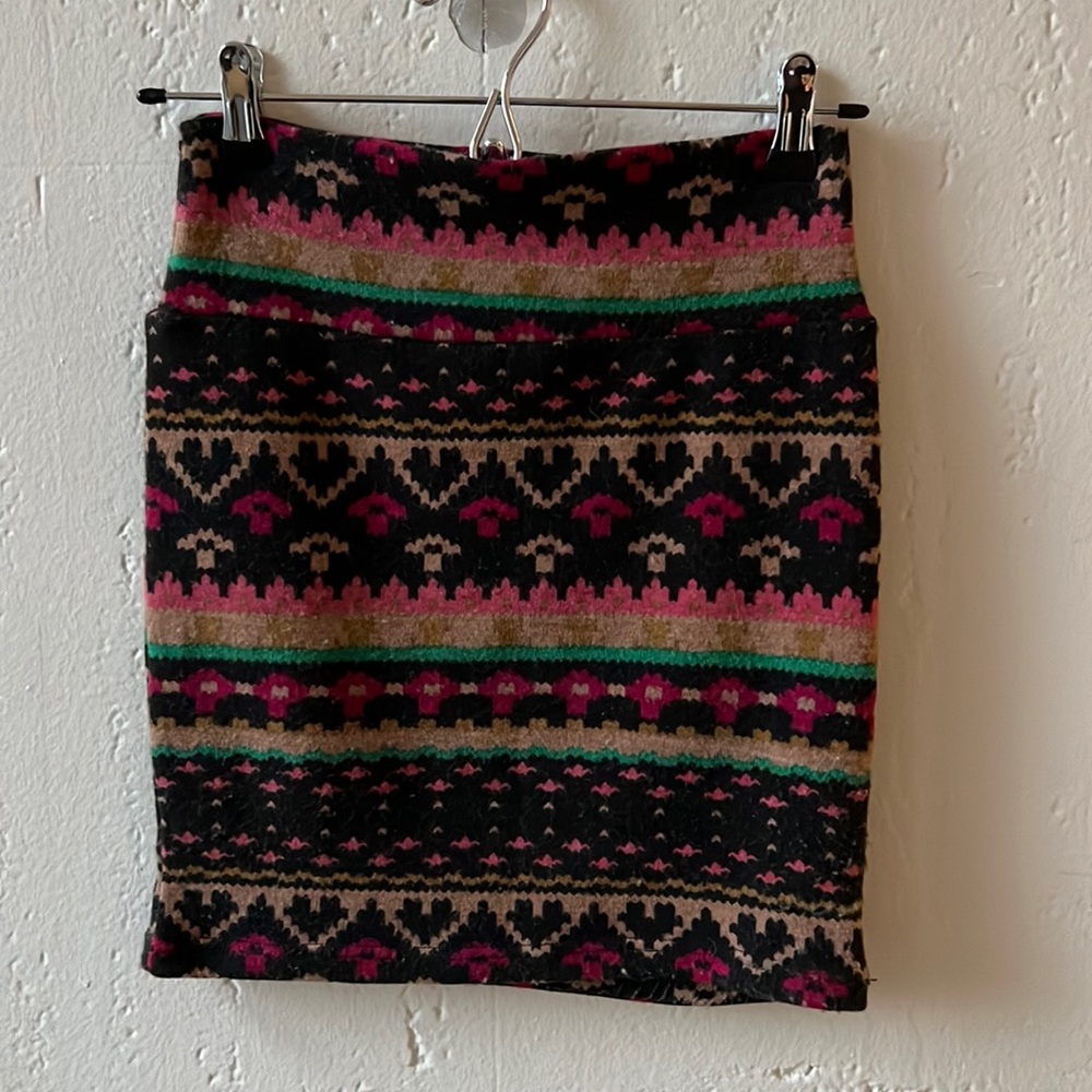 Stretchy printed mini skirt size M